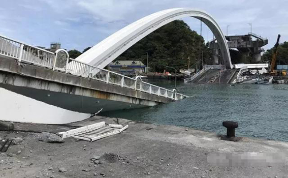 台湾南方澳跨港大桥坍塌